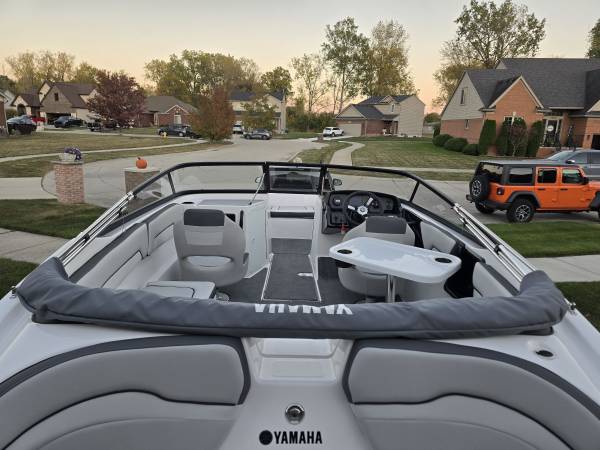 2025 Yamaha, Import USA — Foto 3 z 12