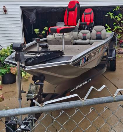 Tracker, Import USA — Foto 1