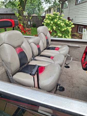 Tracker, Import USA — Foto 3 z 9