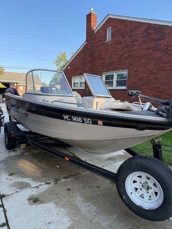 2001 Crestliner, Import USA — Foto 1