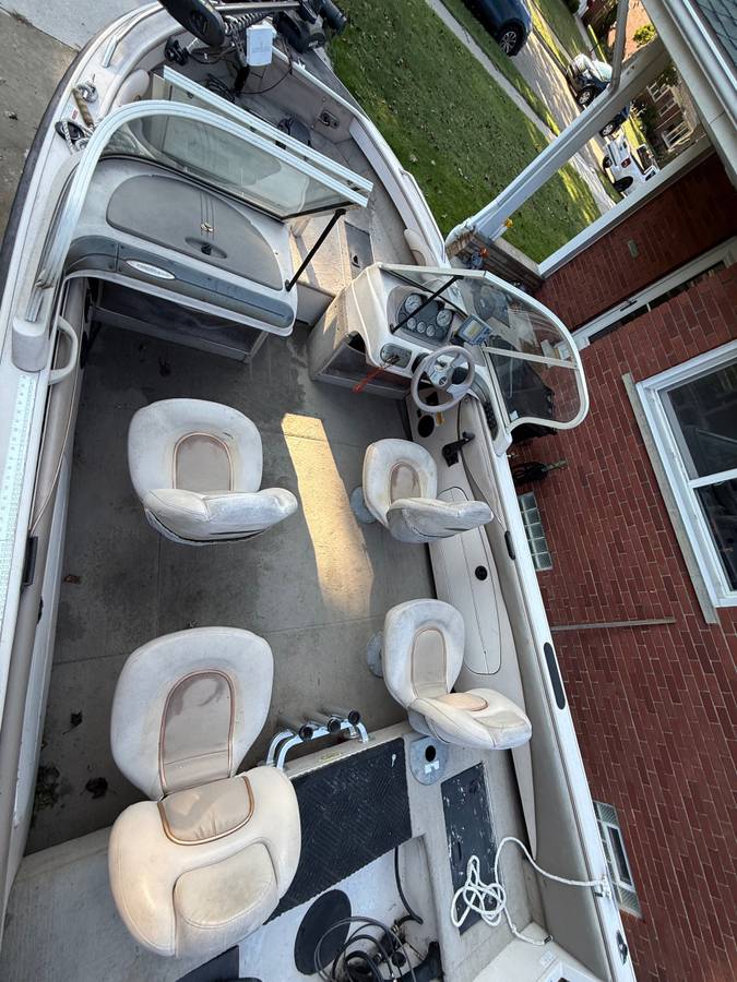 2001 Crestliner, Import USA — Foto 2 z 6