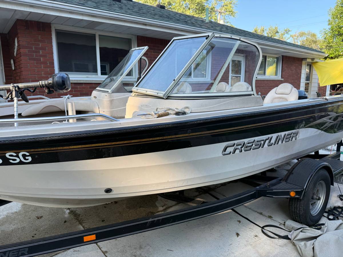 2001 Crestliner, Import USA — Foto 3 z 6