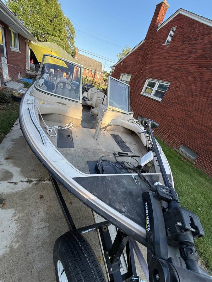 2001 Crestliner, Import USA — Foto 5 z 6
