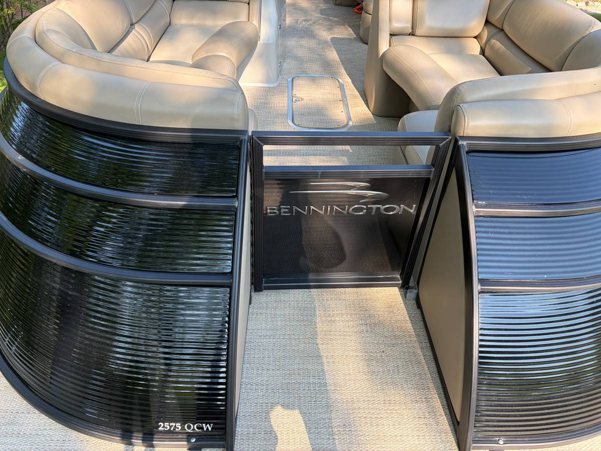 2014 Bennington, Import USA — Foto 10 z 11