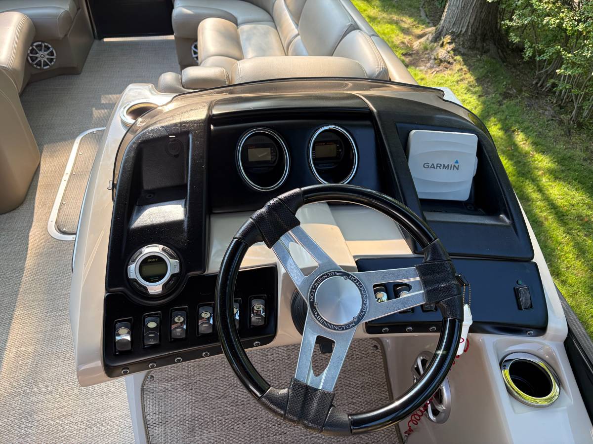 2014 Bennington, Import USA — Foto 11 z 11