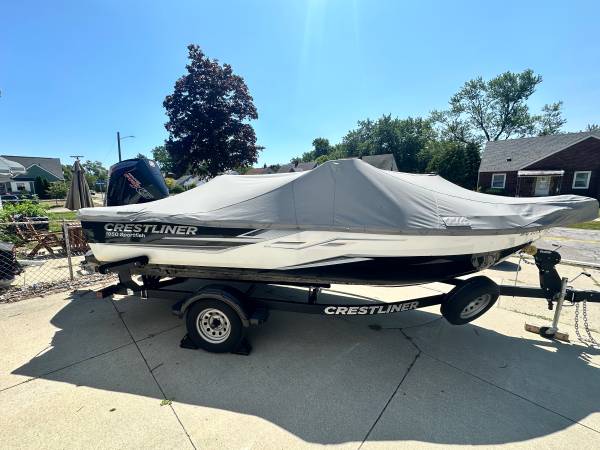 Crestliner, Import USA — Foto 1