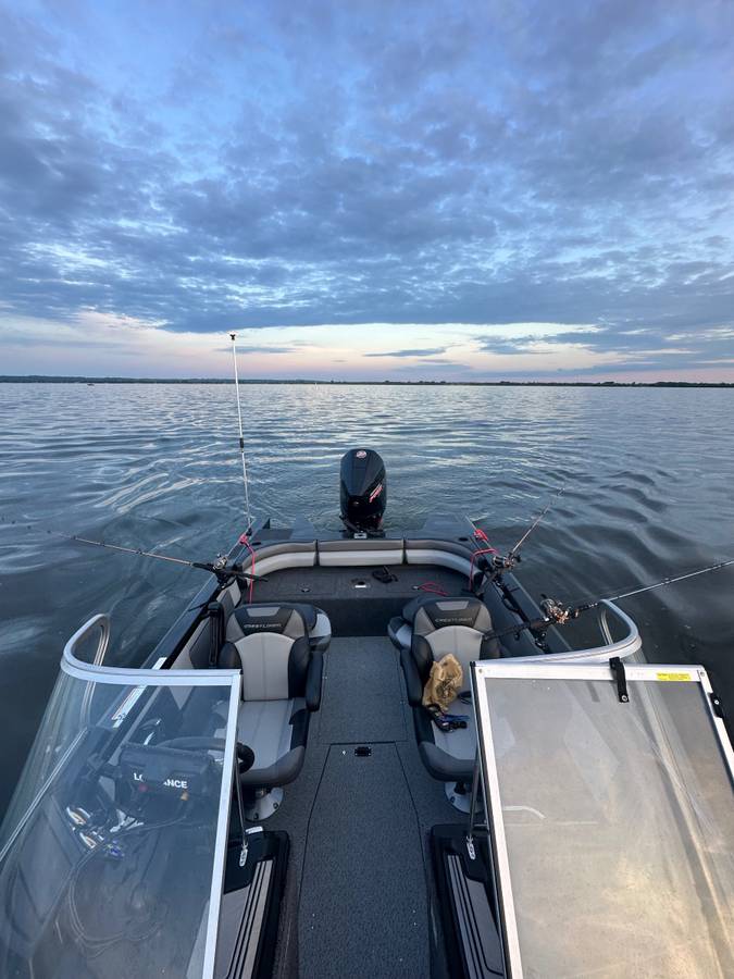 Crestliner, Import USA — Foto 4 z 5