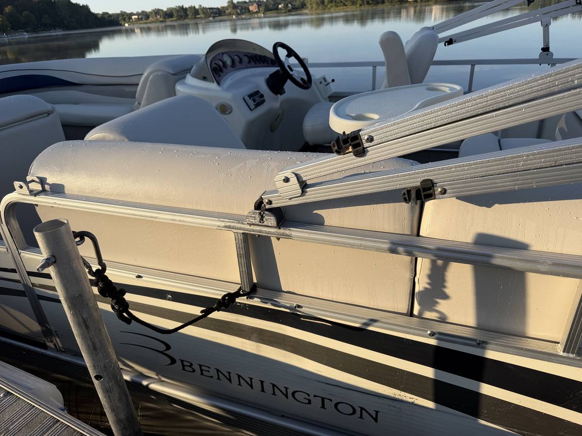 Bennington, Import USA — Foto 6 z 12