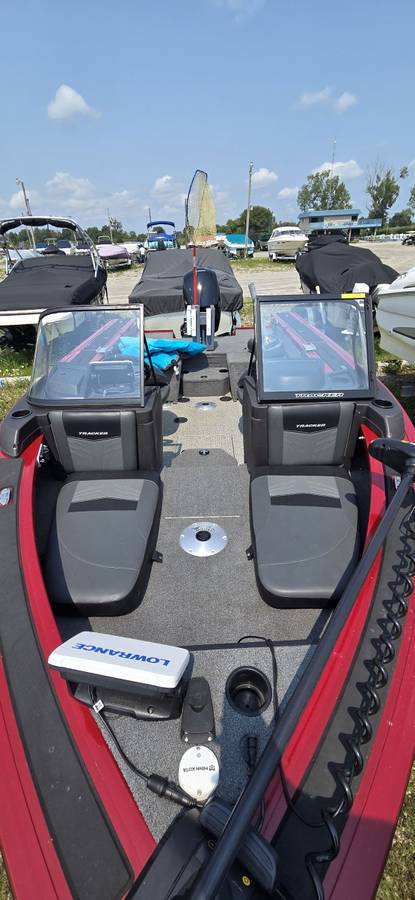 2023 Tracker, Import USA — Foto 3 z 8
