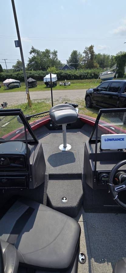 2023 Tracker, Import USA — Foto 5 z 8