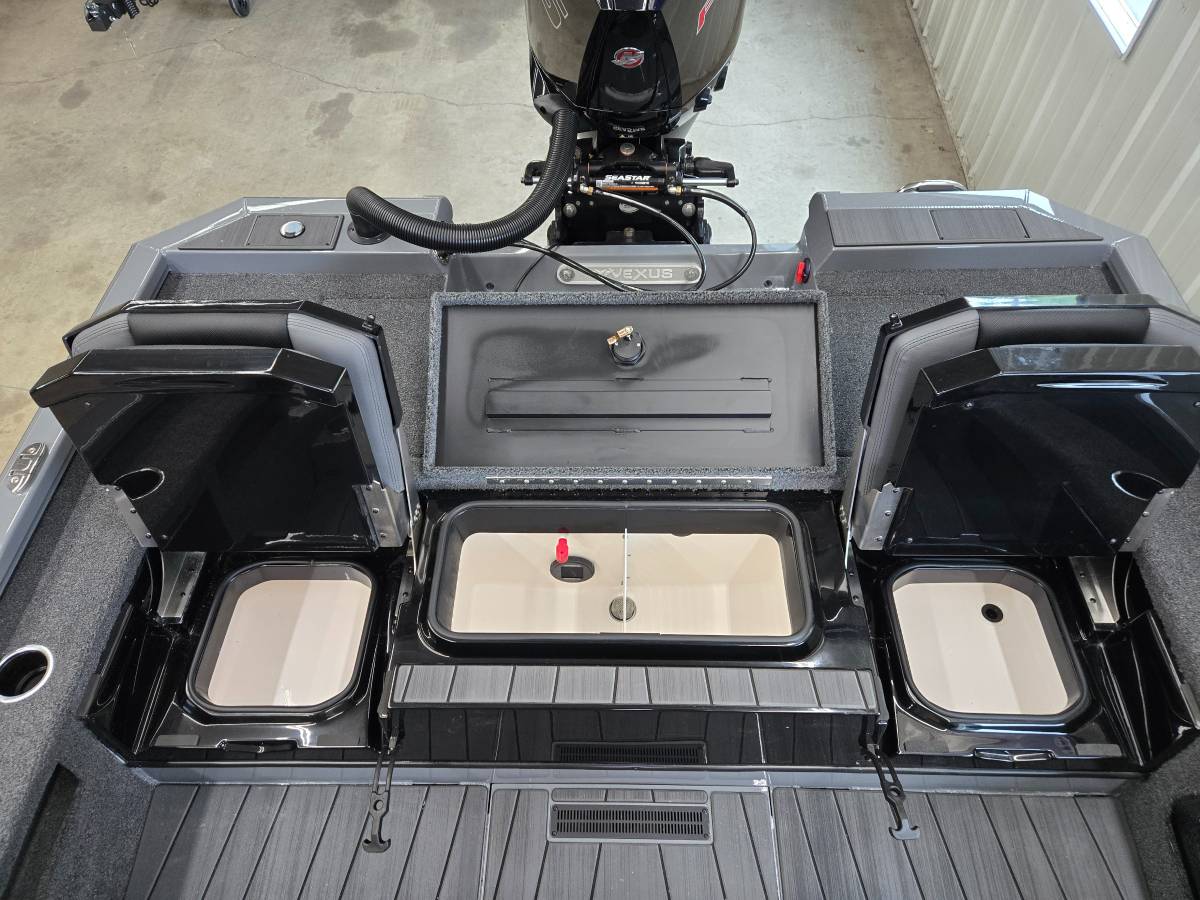 2027 Tracker, Import USA — Foto 8 z 9