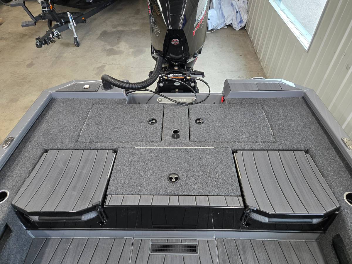 2027 Tracker, Import USA — Foto 9 z 9