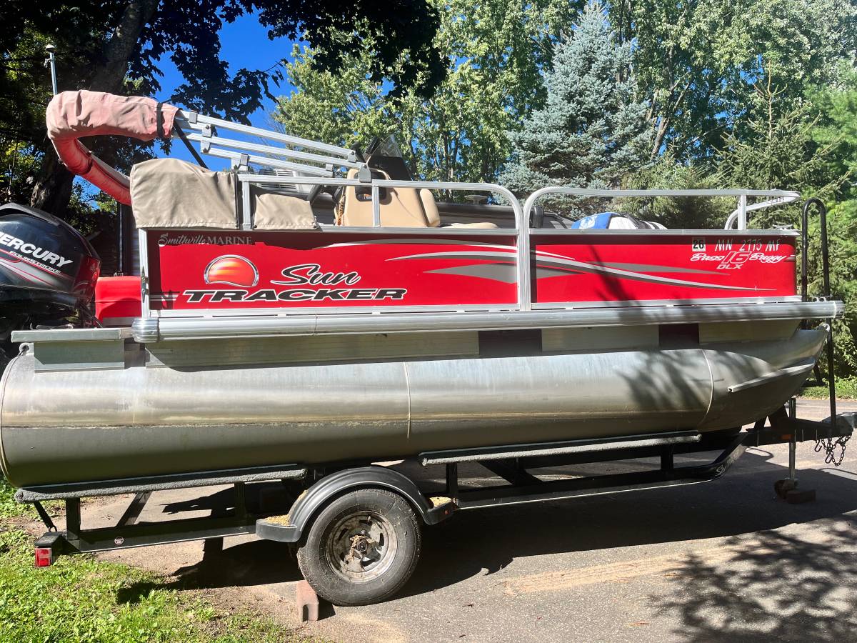 Tracker, Import USA — Foto 1
