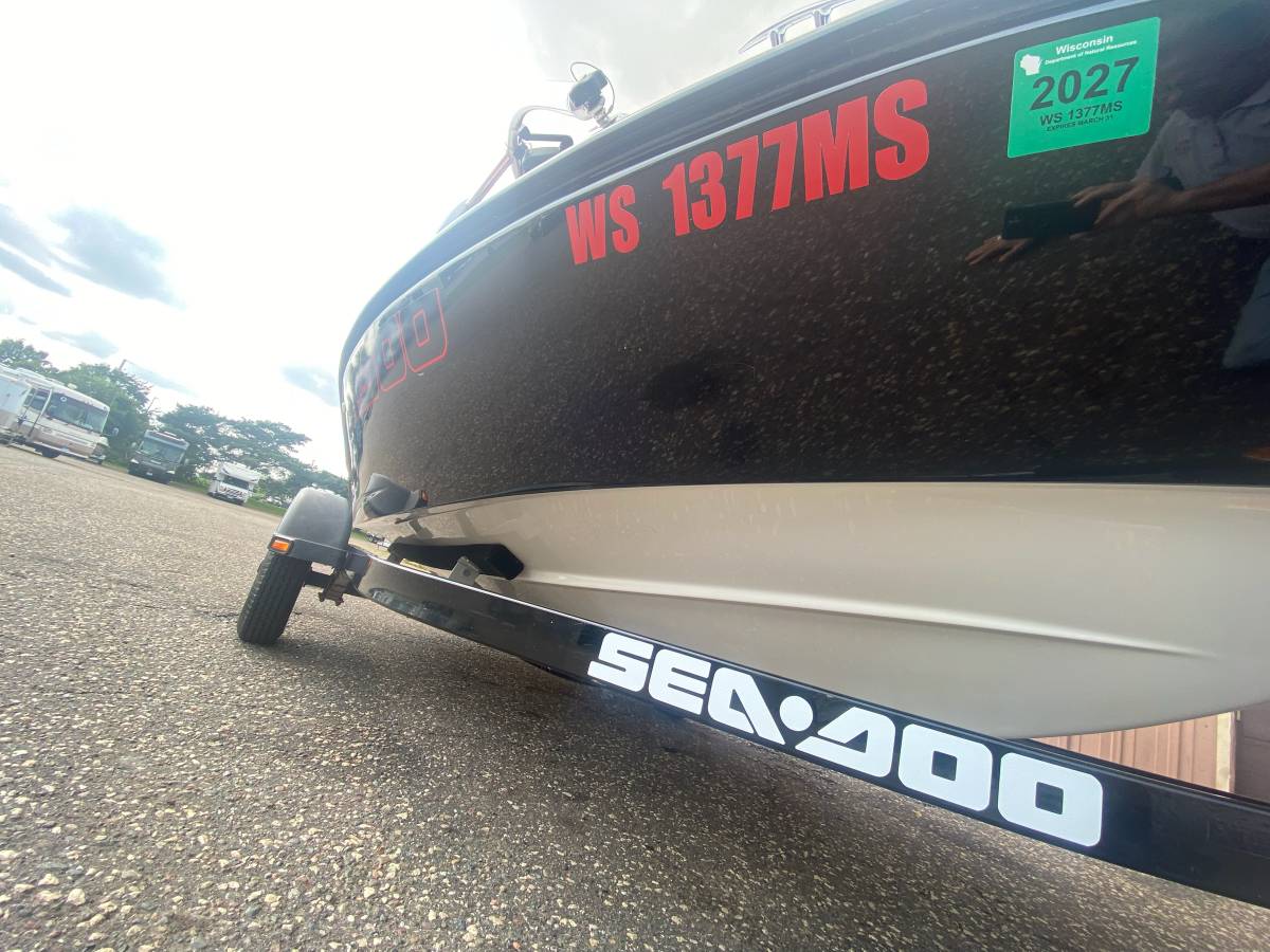 2011 Sea-Doo, Import USA — Foto 10 z 12