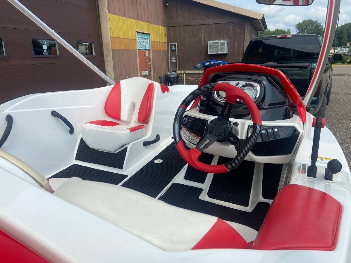 2011 Sea-Doo, Import USA — Foto 2 z 12