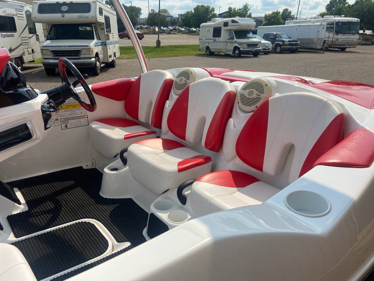 2011 Sea-Doo, Import USA — Foto 5 z 12