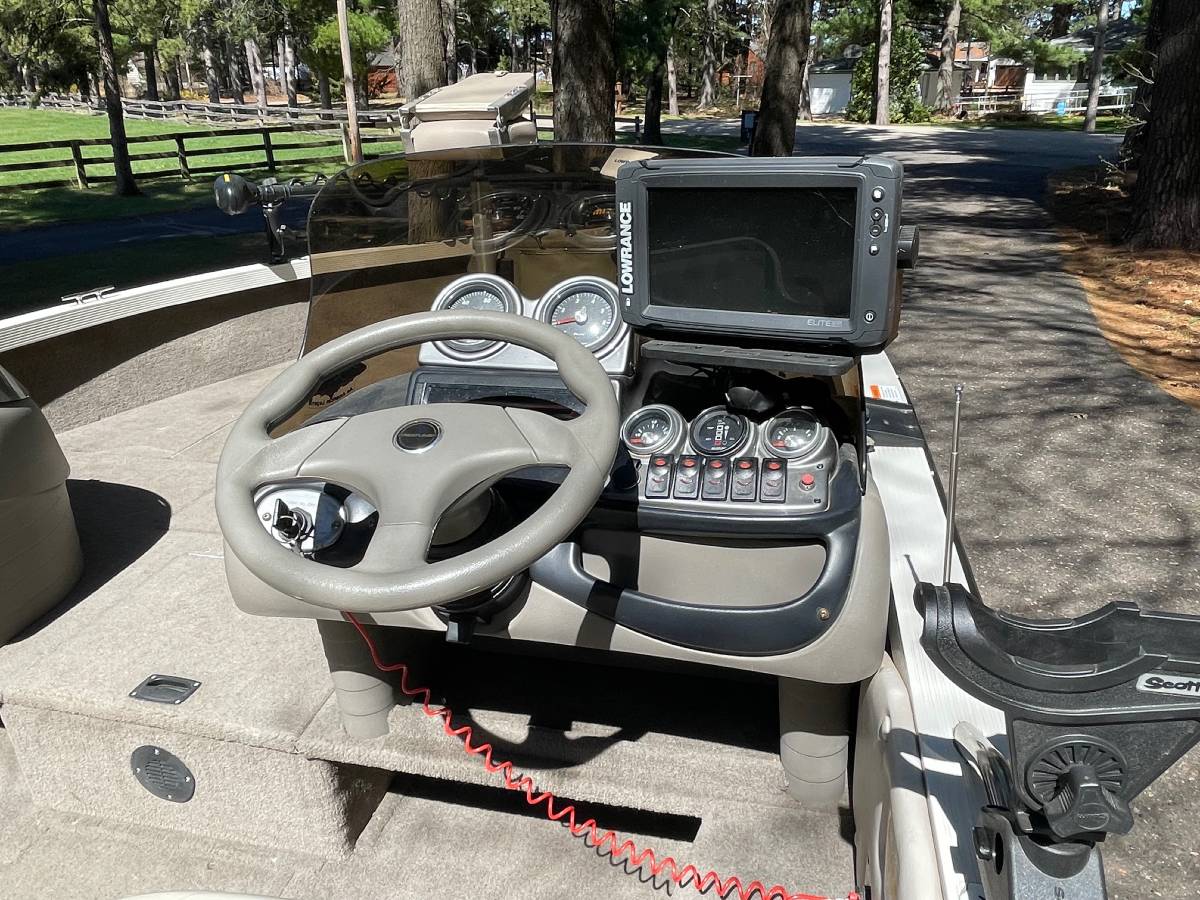 2004 Crestliner, Import USA — Foto 6 z 8