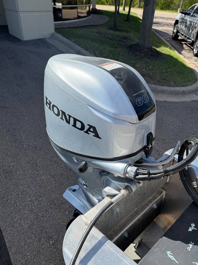 2020 Bennington, Import USA — Foto 11 z 12