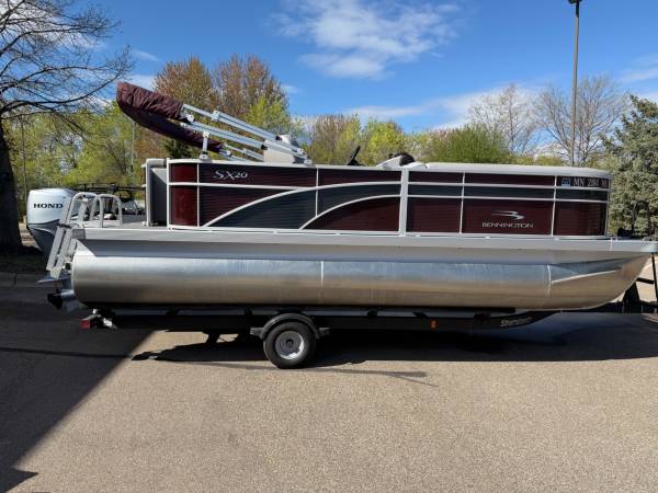 2020 Bennington, Import USA — Foto 6 z 12