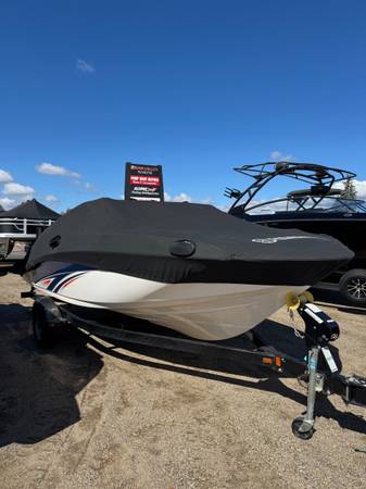 2016 Yamaha, rot, Import USA — Foto 11 z 12