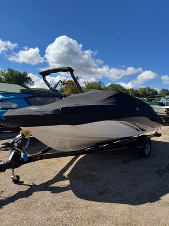 2016 Yamaha, rot, Import USA — Foto 12 z 12