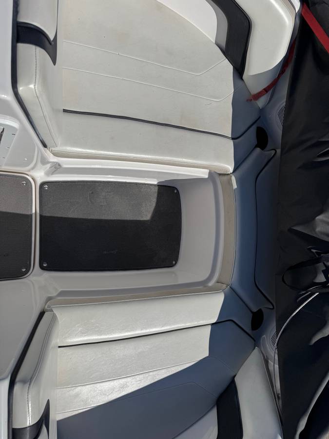 2016 Yamaha, rot, Import USA — Foto 9 z 12