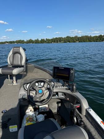 2016 Crestliner, Import USA — Foto 1