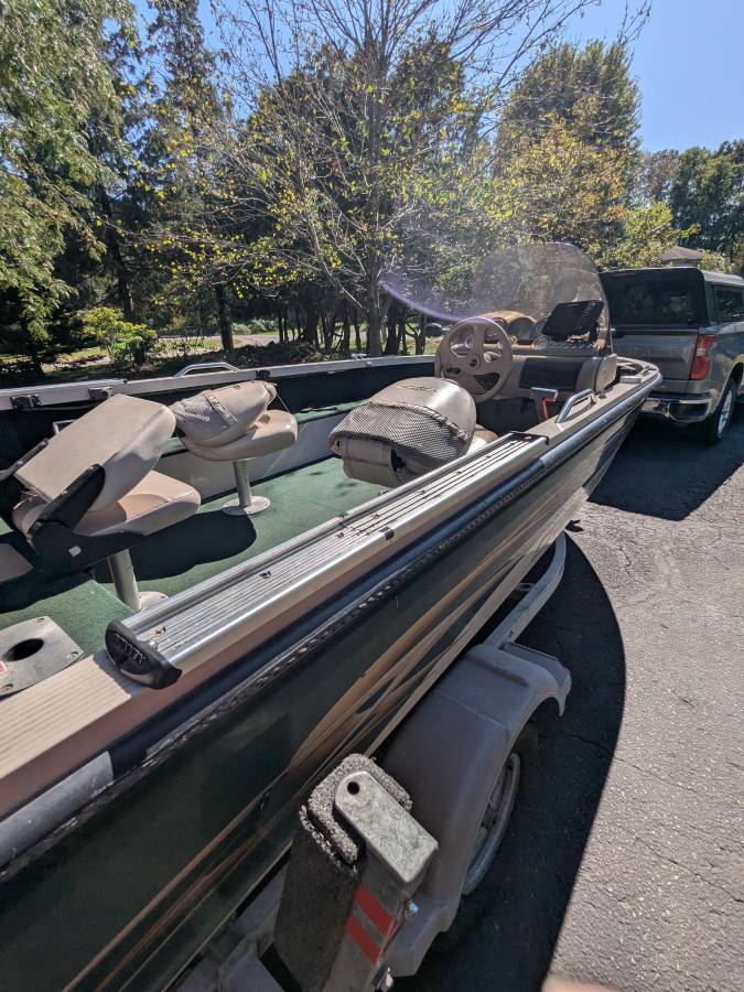 2002 Crestliner, Import USA — Foto 3 z 12