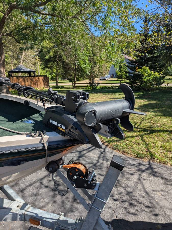 2002 Crestliner, Import USA — Foto 9 z 12