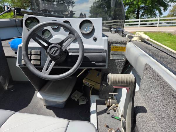 Tracker, Import USA — Foto 1