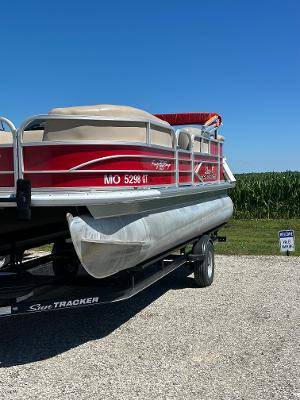 2015 Sun Tracker, Import USA — Foto 4 z 12