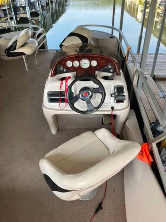 2011 Sun Tracker, Import USA — Foto 4 z 7