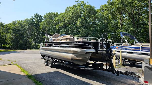 2019 Sun Tracker, Import USA — Foto 2 z 4