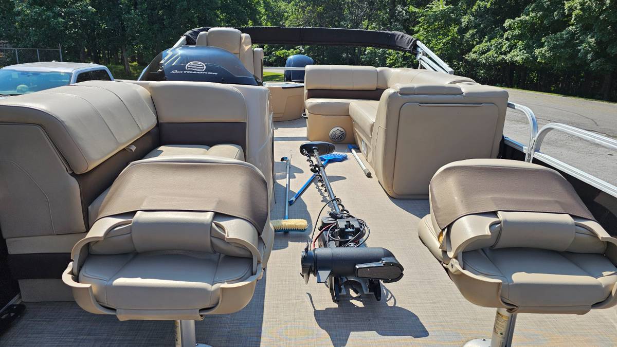 2019 Sun Tracker, Import USA — Foto 3 z 4