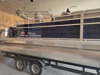 2024 Sun Tracker, Import USA — Foto 1