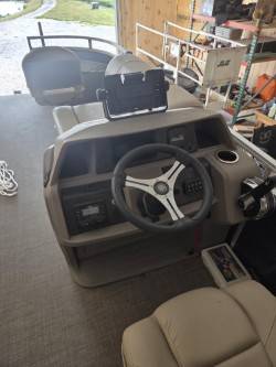 2024 Sun Tracker, Import USA — Foto 7 z 7