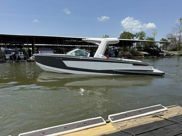 2021 MasterCraft, Import USA — Foto 1 z 12 2021 MasterCraft, Import USA — Foto 1 z 12
