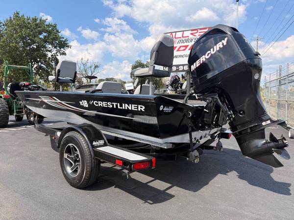 2011 Crestliner, Import USA — Foto 11 z 12