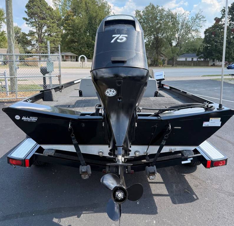 2011 Crestliner, Import USA — Foto 4 z 12