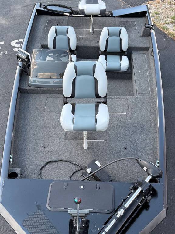 2011 Crestliner, Import USA — Foto 5 z 12