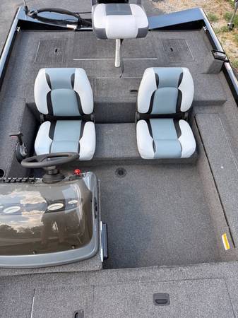 2011 Crestliner, Import USA — Foto 7 z 12