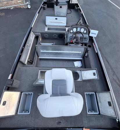 2011 Crestliner, Import USA — Foto 8 z 12