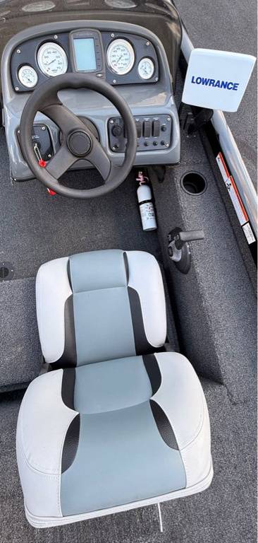 2011 Crestliner, Import USA — Foto 9 z 12