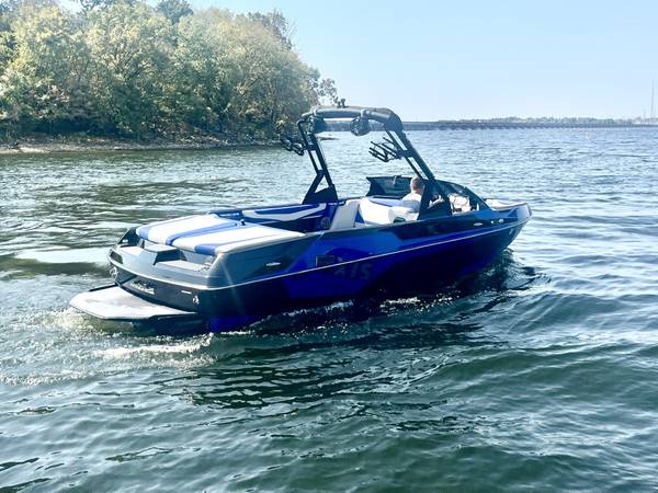 2021 Axis, Import USA — Foto 5 z 12