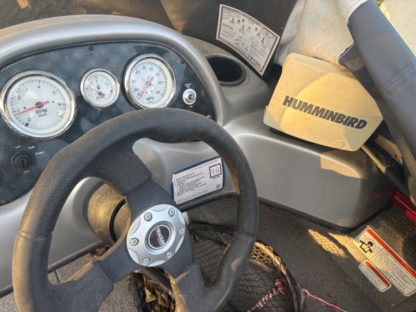 2012 Tracker, Import USA — Foto 5 z 9