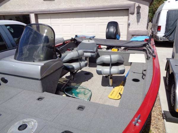 2012 Tracker, Import USA — Foto 6 z 8