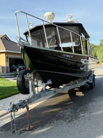 Crestliner, Import USA — Foto 1