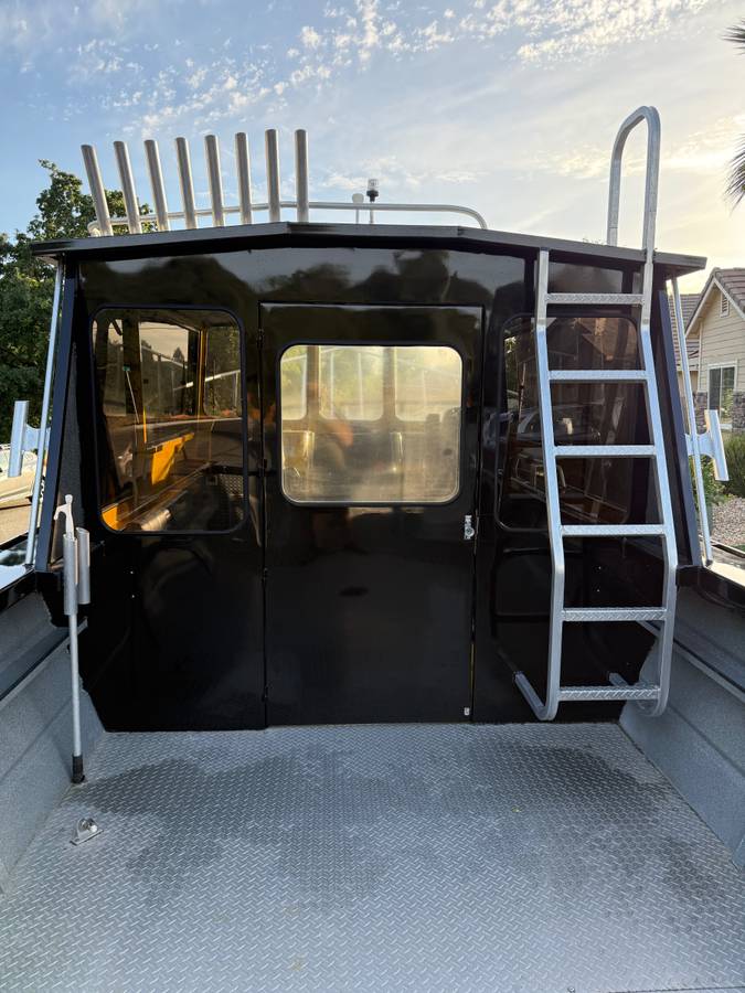 Crestliner, Import USA — Foto 10 z 12