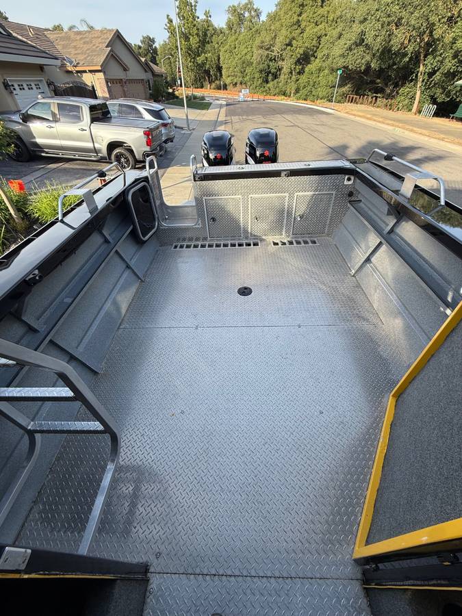 Crestliner, Import USA — Foto 5 z 12