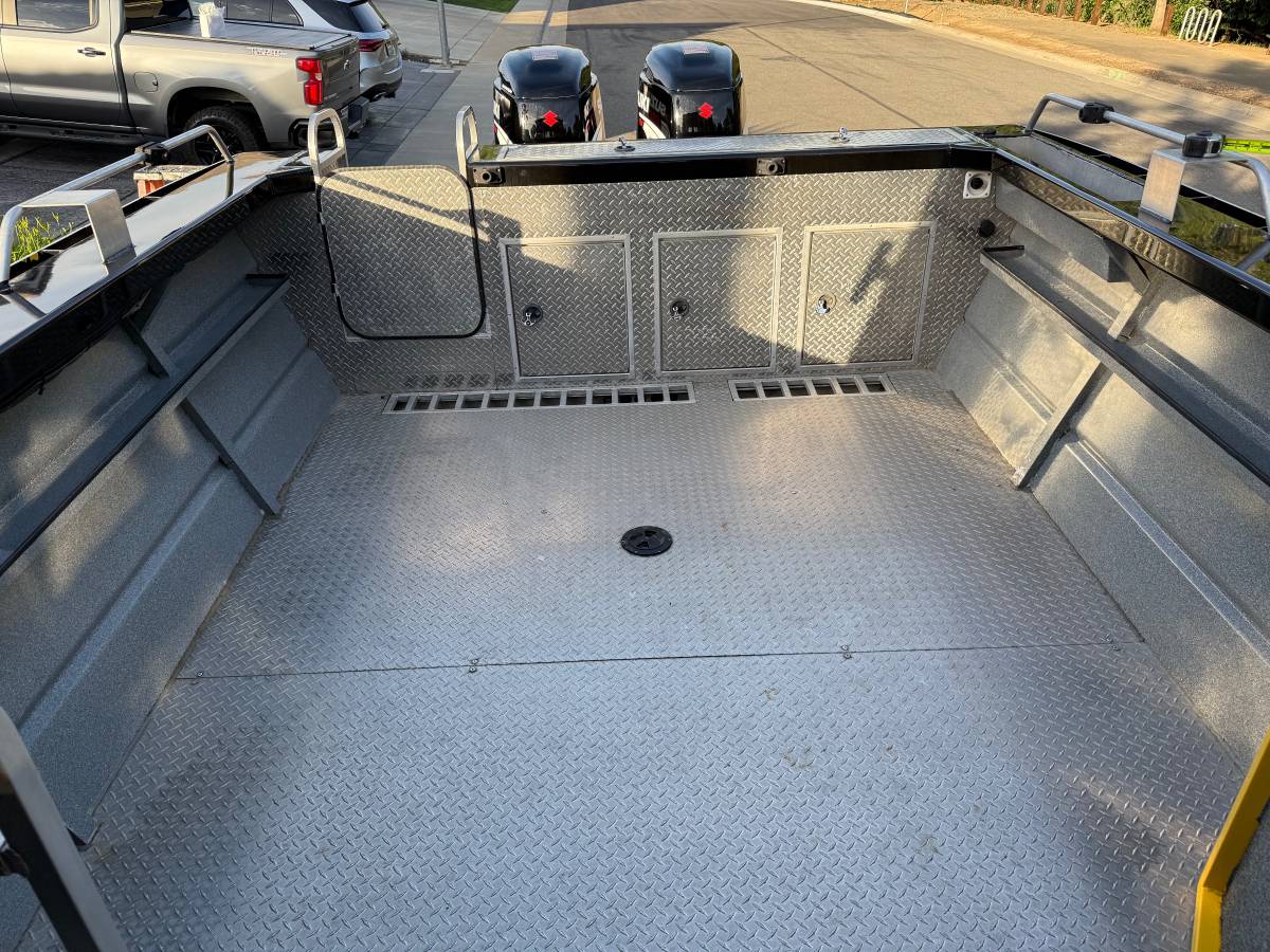 Crestliner, Import USA — Foto 6 z 12